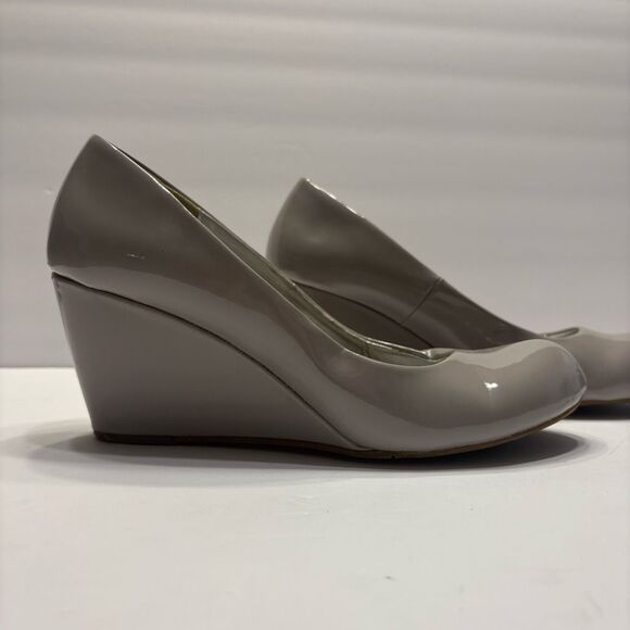CL by Laundry Nima Patent Wedge Pump Grey Slip On 2.75” Heel Size 7.5 - Picture 2 of 16